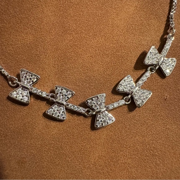 NWOT Kite Tail Bows 18K White Gold Plated CZ Box Chain Lariat Bracelet - Picture 3 of 3